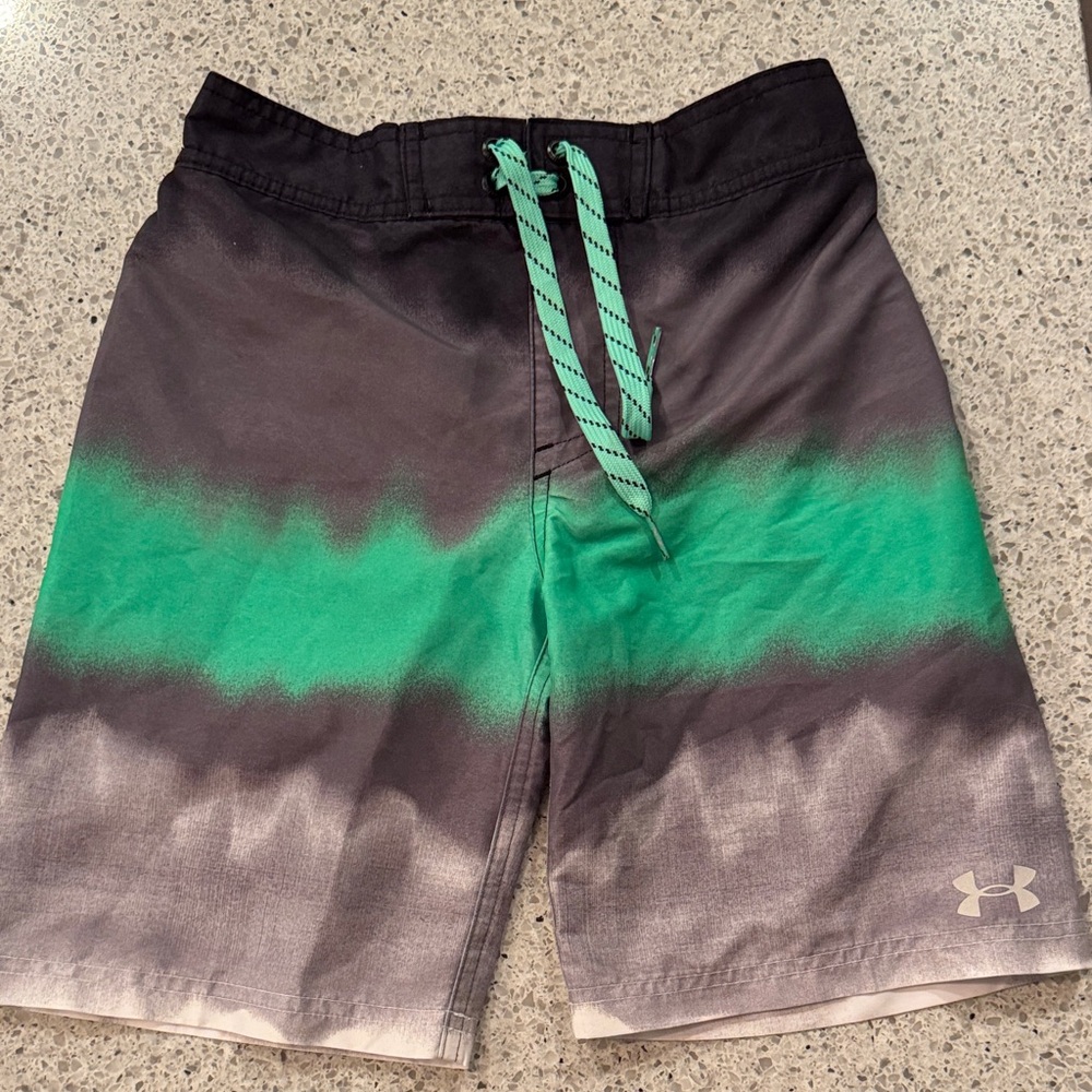 Under Armour Men's Gradient Green and Black Athletic Shorts